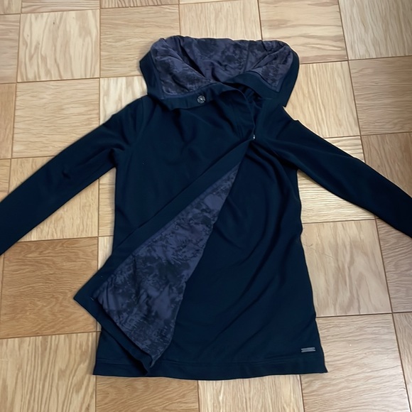 Lululemon Wrap Sweatshirt - Picture 2 of 2